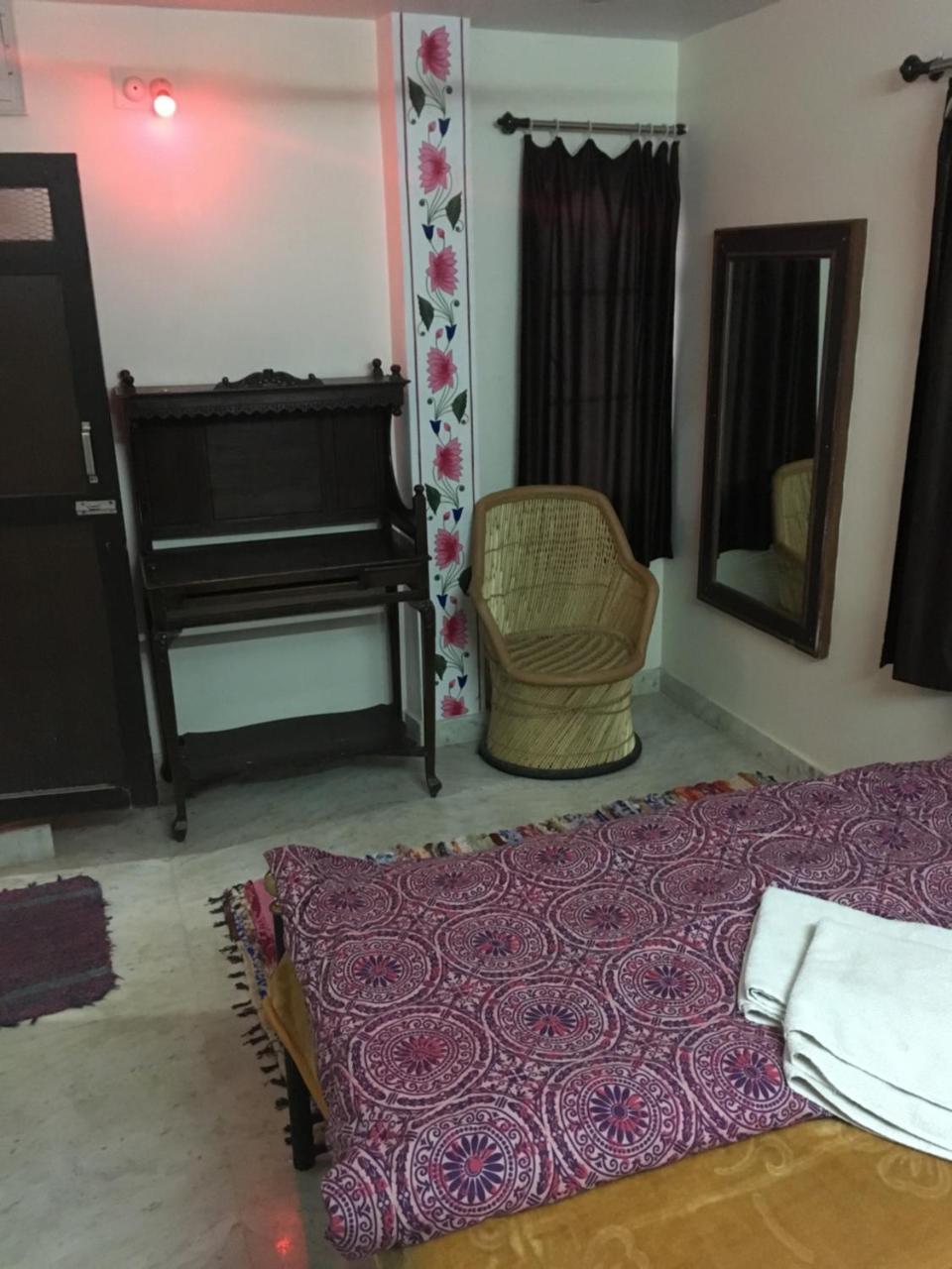 Black Pepper Home Stay Udaipur Buitenkant foto